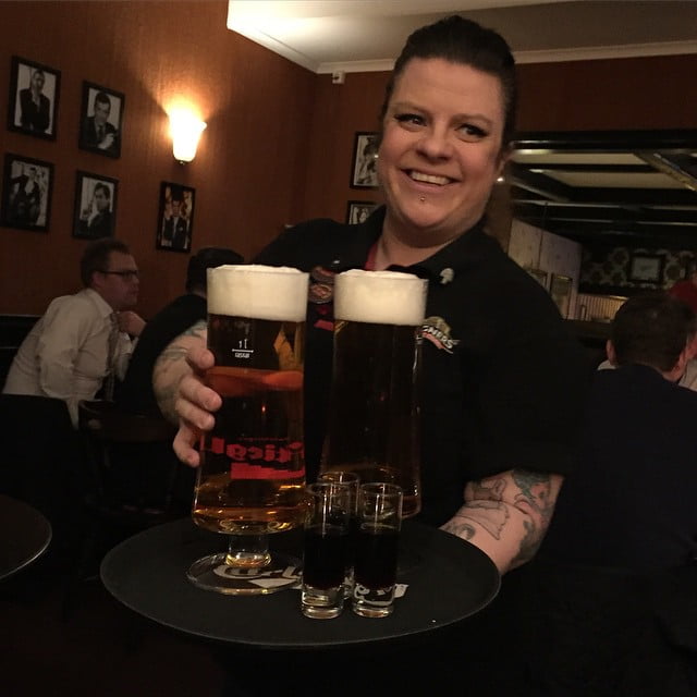 Malin och enlitersöl är ju jättebra - 11033029 957773547596163 1144687789 n