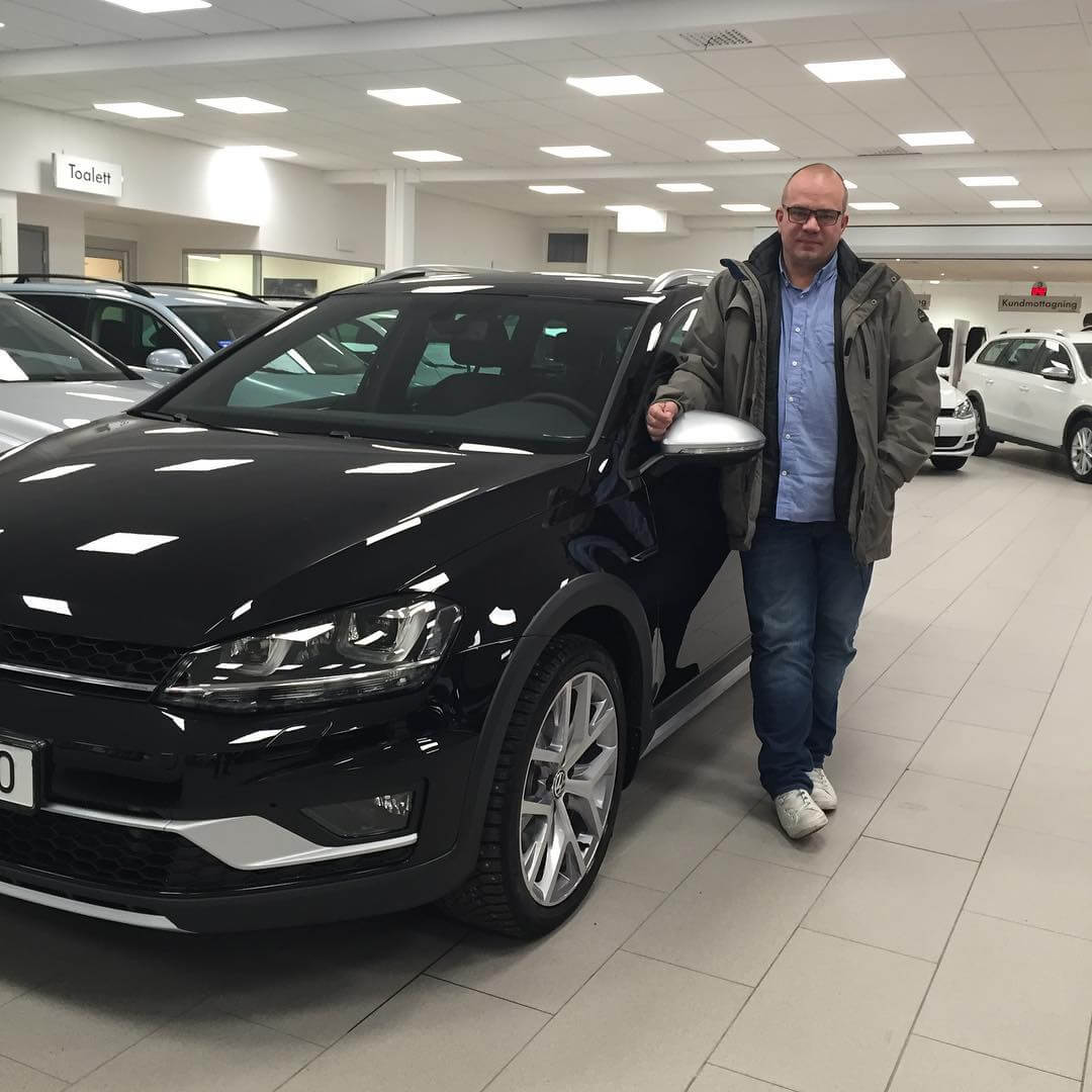 Nu är den hämtad. Hårdrocksbilen 2016!
Tack @bilmetro @volkswagensverige och såklart världens bästa @matsbjorklund för ännu ett års toppenbra samarbete - 1448302776