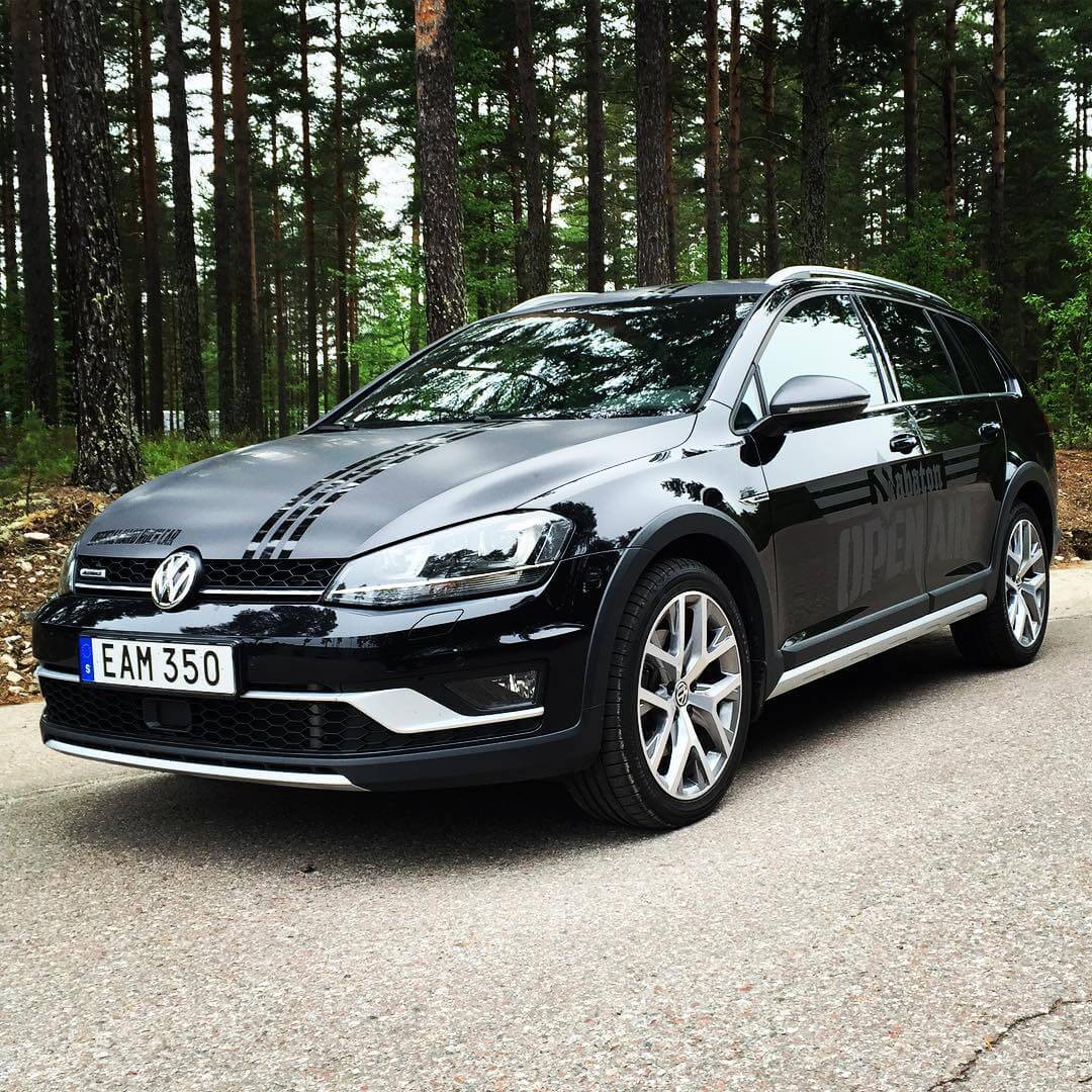 Med alla dekaler på plats, utom de från vår partner @bilmetro som kommer på i morgon, känns 2016 års design både bra, lagomt diskret och modernt. Och hårdrock - 1464102870