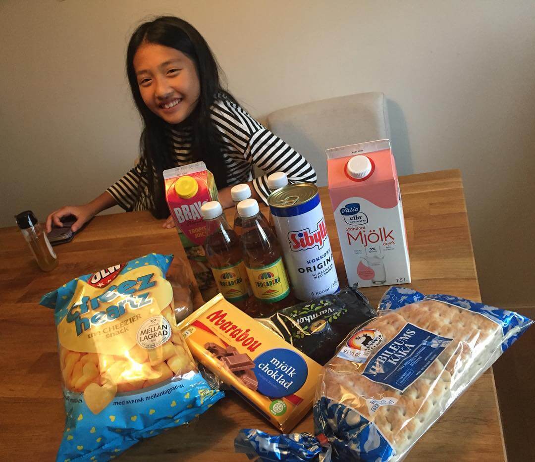 Ensam hemma med junior i helgen. Kvällen räddad! Snask och Star Wars i afton @knappare - 1476453452