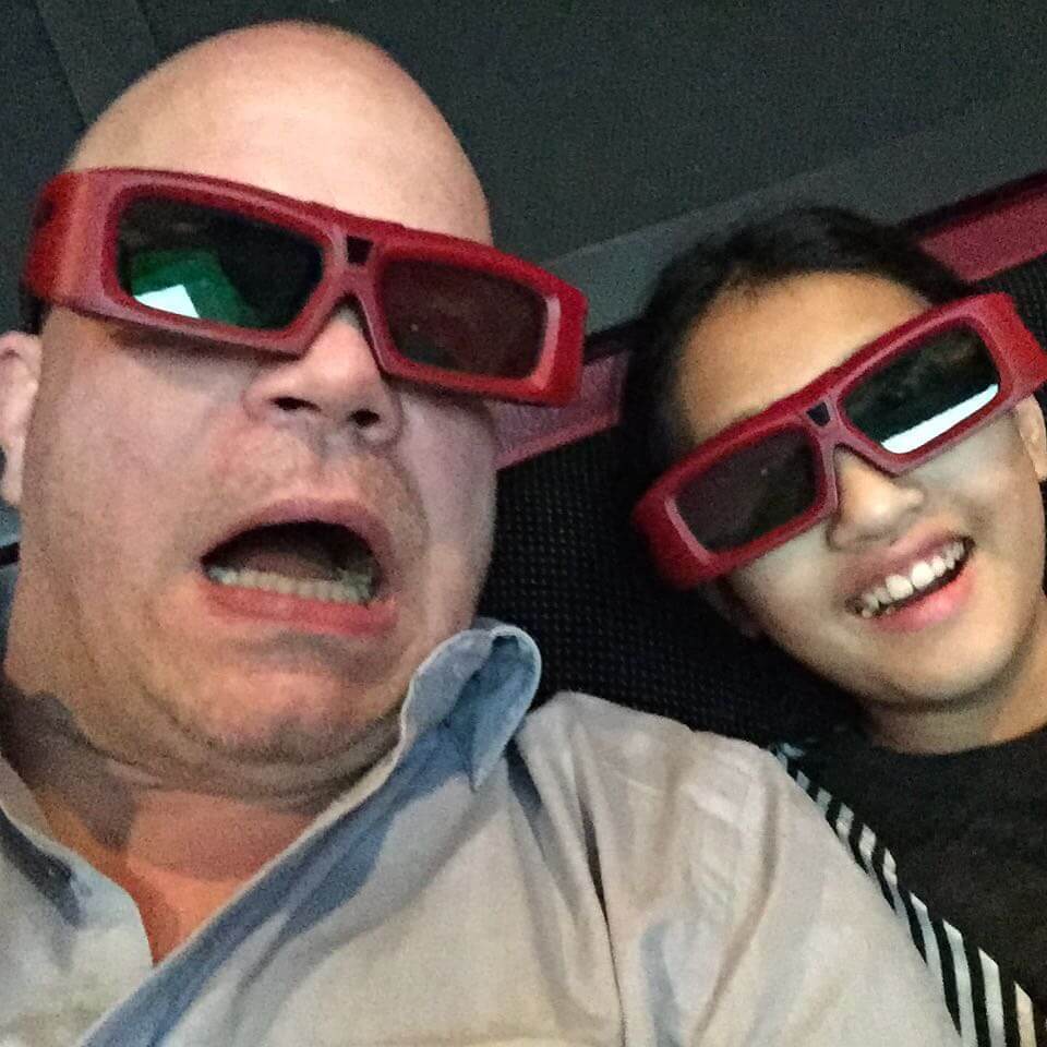Både jag o junior klädde i 3D-brillor. Dock ett kasst sätt att se på film - 1482178577