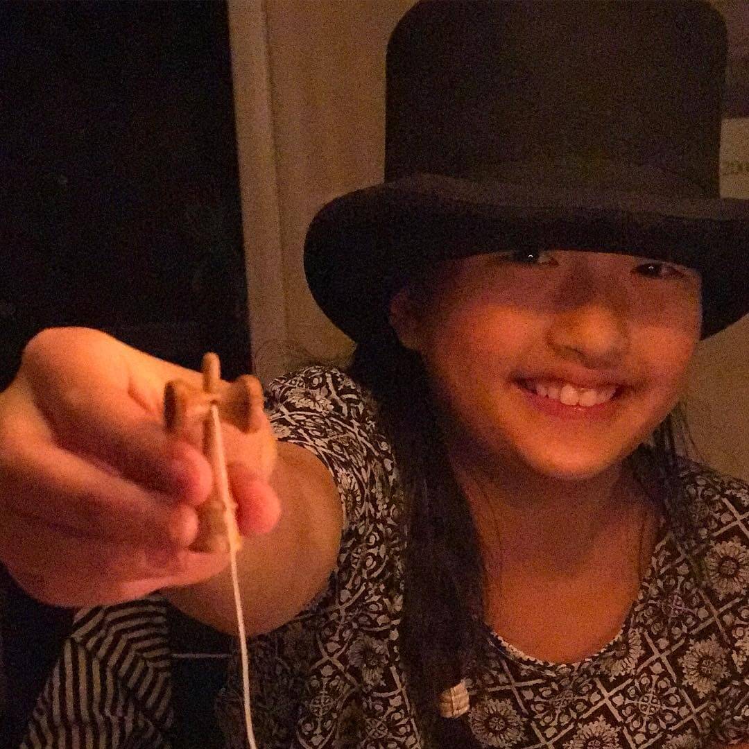 Lill-chefen fick den minsta! Sjukt nöjd @knappare @mammaknapp - 1482346567