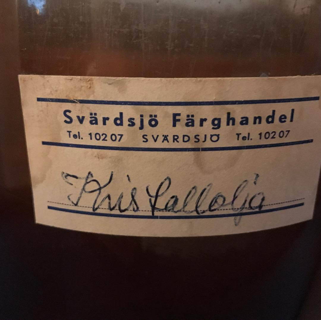 Hittade en 10-liters flaska på vinden. Korken sitter fortfarande på. Ska nog låta det va s - 1504377113