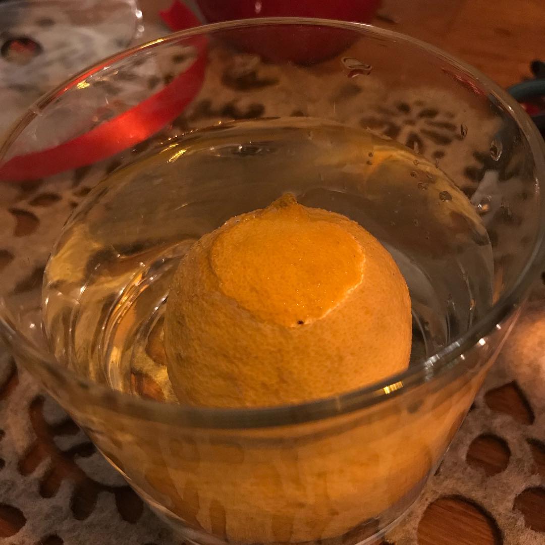 Helena bad om citronvatten - 1511540076